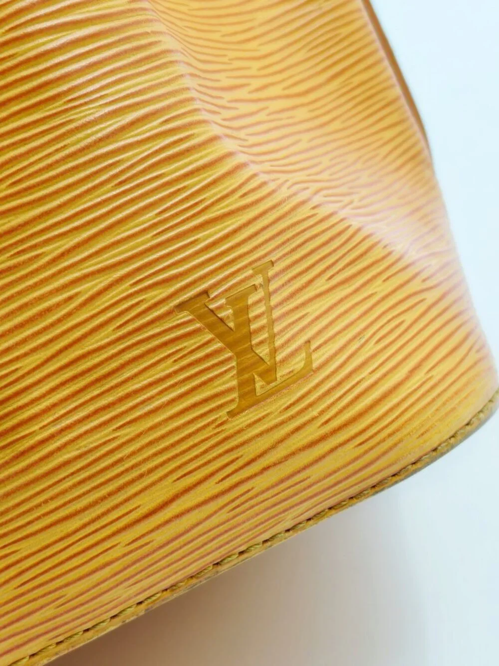 Louis Vuitton Epi Noé PM Yellow Tassil Leather Bucket Shoulder Bag
